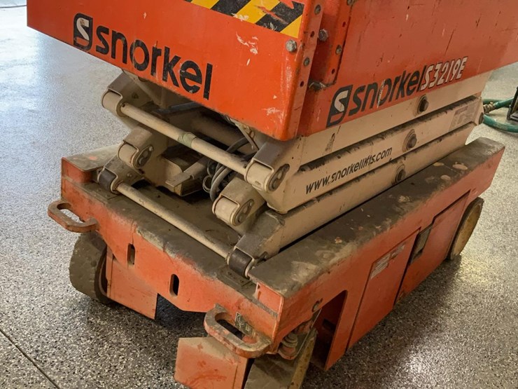 #423-•-2019-snorkel-19'-scissor-lift-image-17