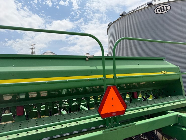 john-deere-1590-image-29