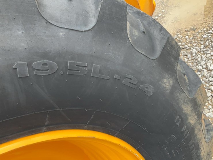 2023-jcb-3cx-image-30