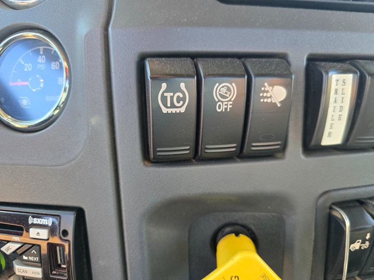 2019-peterbilt-567-image-64