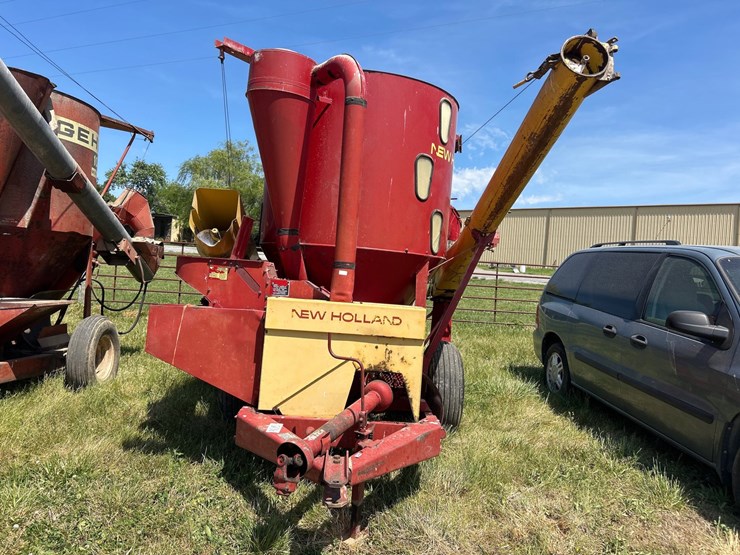 new-holland-353-image-2