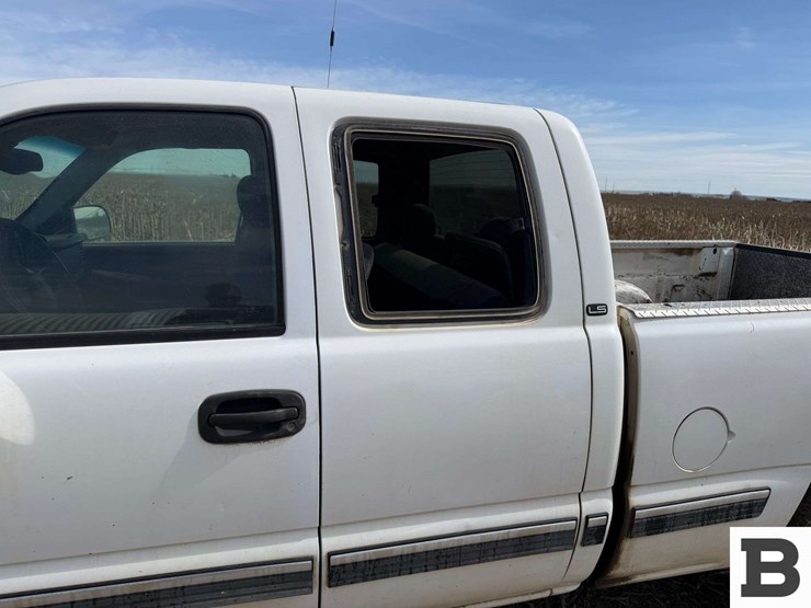 2002-chevrolet-silverado-1500-image-12