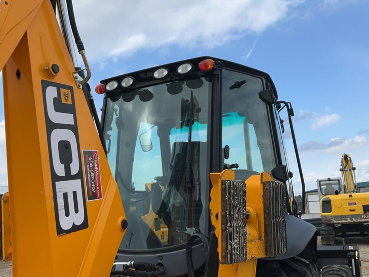2023-jcb-3cx-image-37