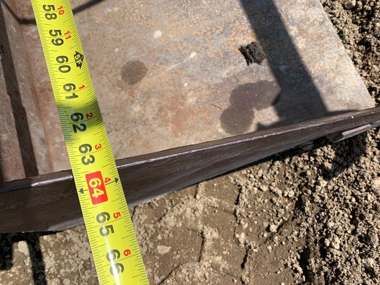 skid-steer-bucket-with-grapple-image-11