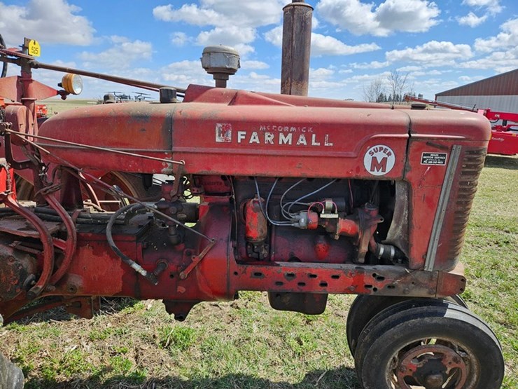 #525-•-farmall-super-m-tractor-image-12