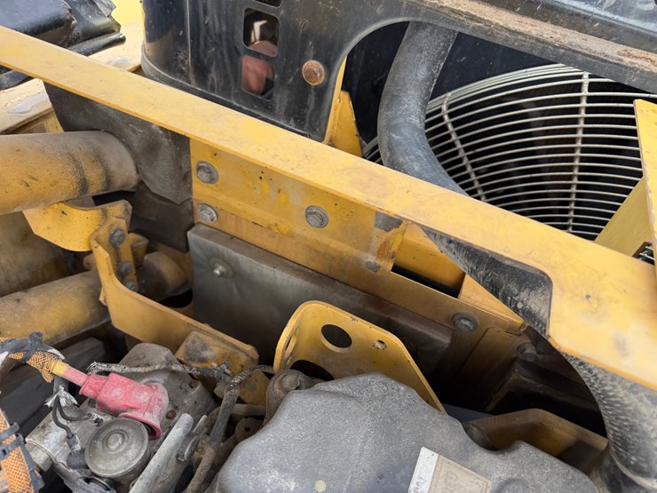 caterpillar-330d-image-90