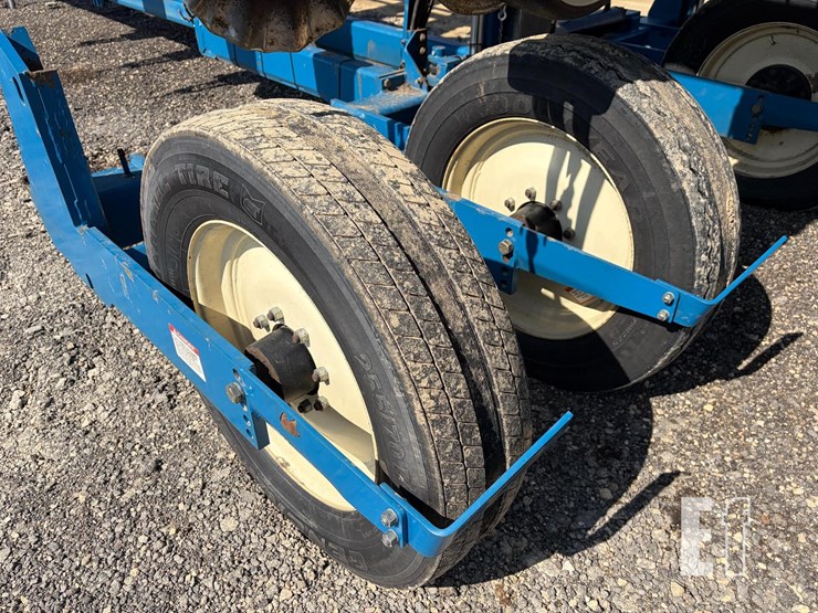 1999-kinze-2600-image-12