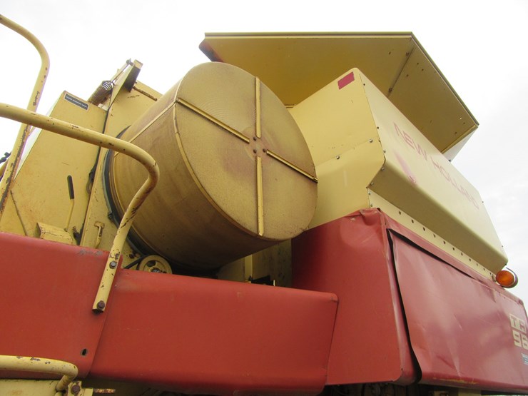 new-holland-tr96-image-16