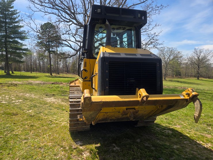 2014-caterpillar-953d-image-12