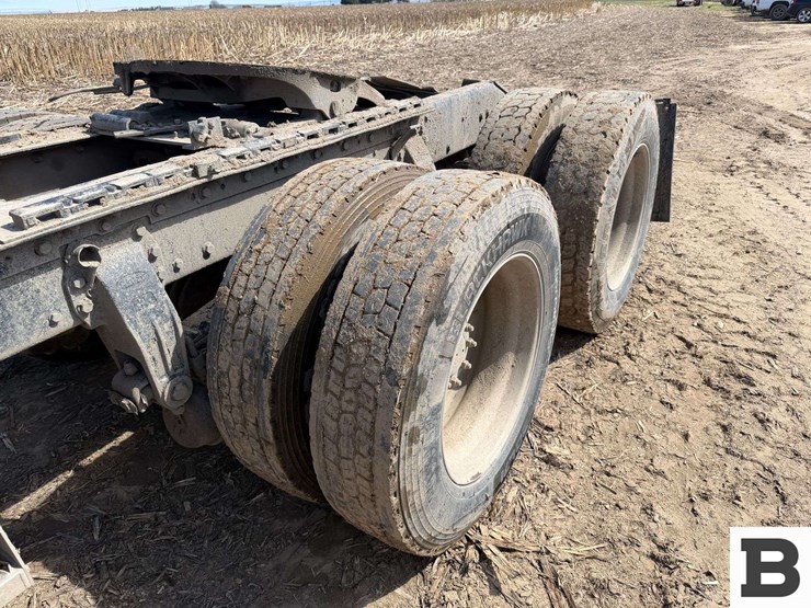 1990-peterbilt-377-image-16