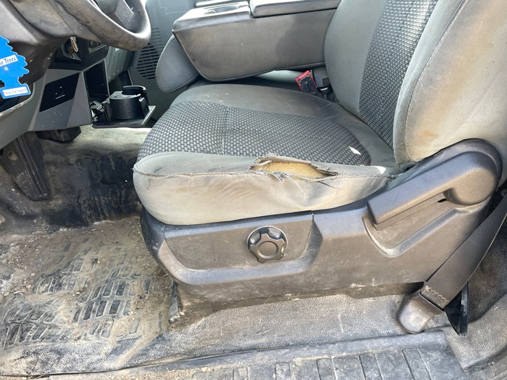 2011-ford-f550-image-45