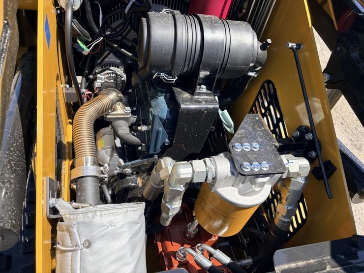 2026-agt-kkta27-skid-steer-loader-image-9