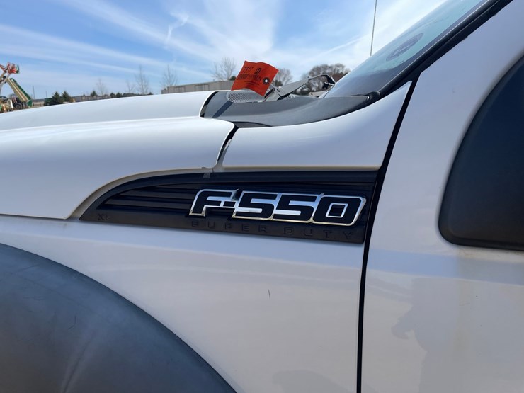 2011-ford-f550-image-9
