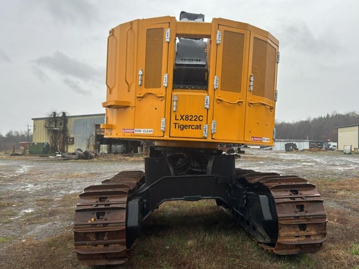 2010-tigercat-lx822c-image-4