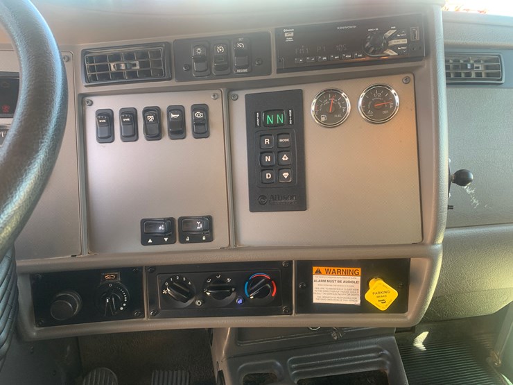 2020-kenworth-t370-image-12