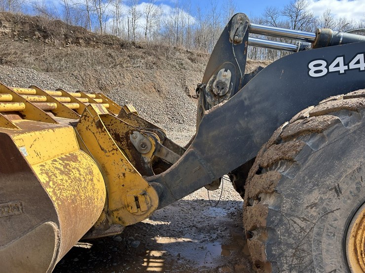 2012-deere-844k-image-11