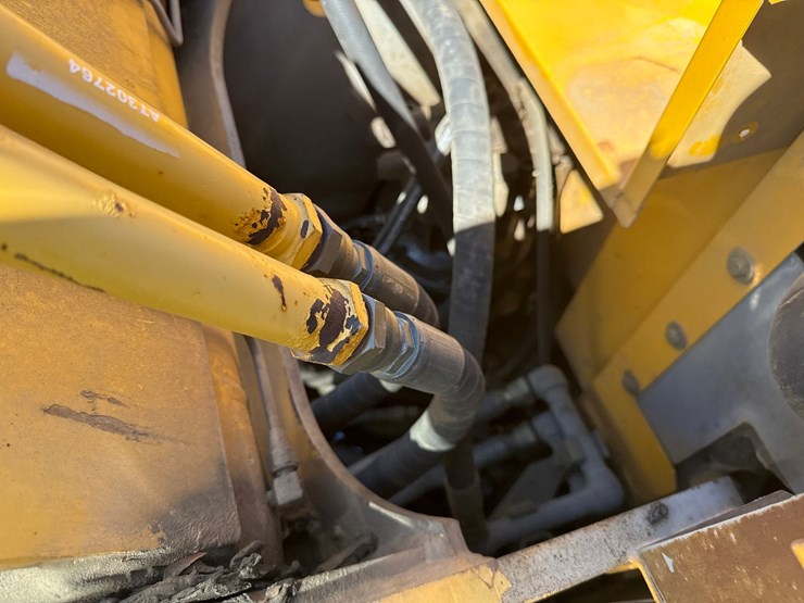 2009-deere-225-lc-image-33