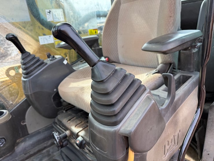 caterpillar-330d-image-100