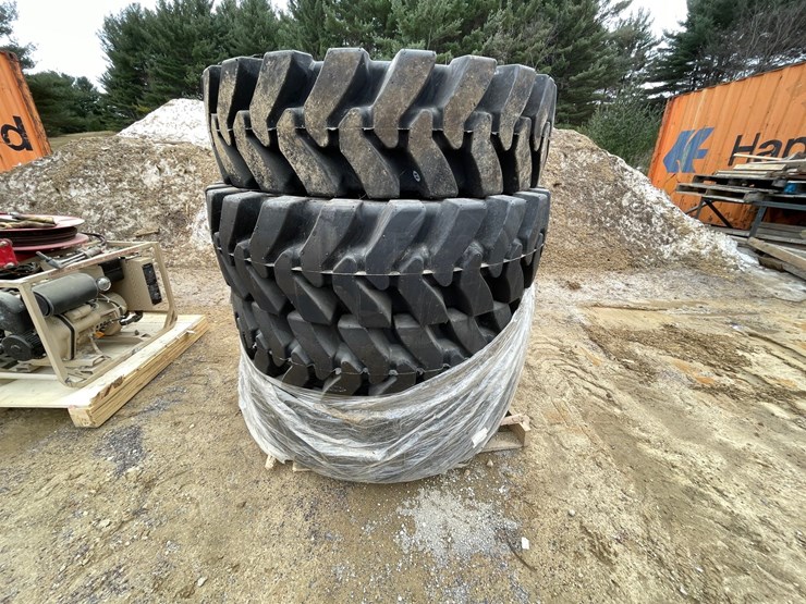#7538-•-set-of-(4)-new-maximizer-brand-airless-telehandler-tires-on-rims-image-1