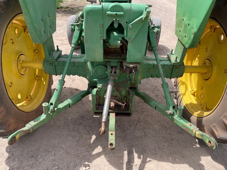 john-deere-3010-image-22