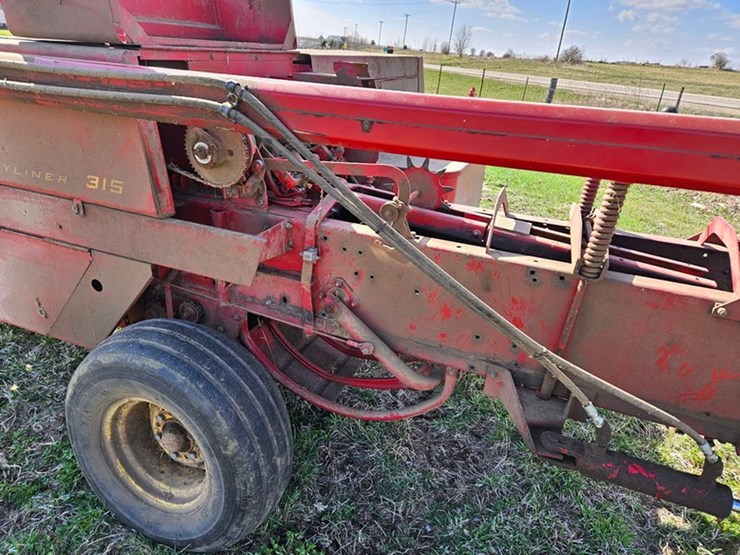 new-holland-315-image-35