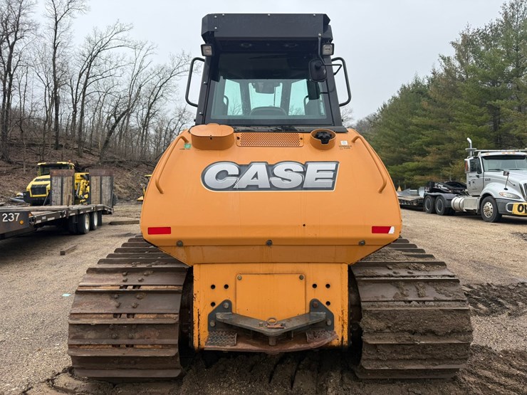 2016-case-1650m-image-4