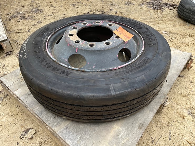 #7546-•-marathon-rss-brand-semi-tire-on-rim-image-2