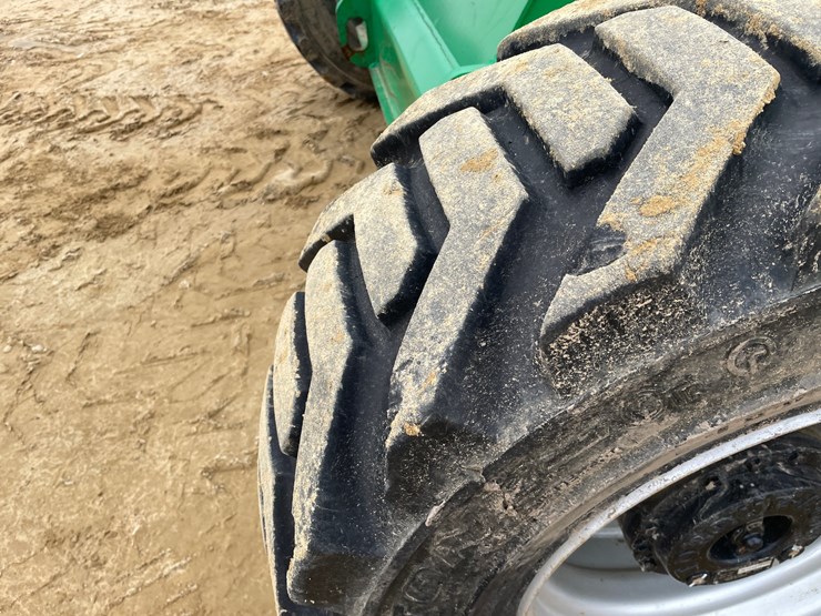 2016-jlg-400s-image-79