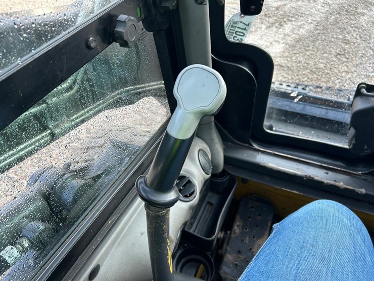 2017-new-holland-l218-image-20