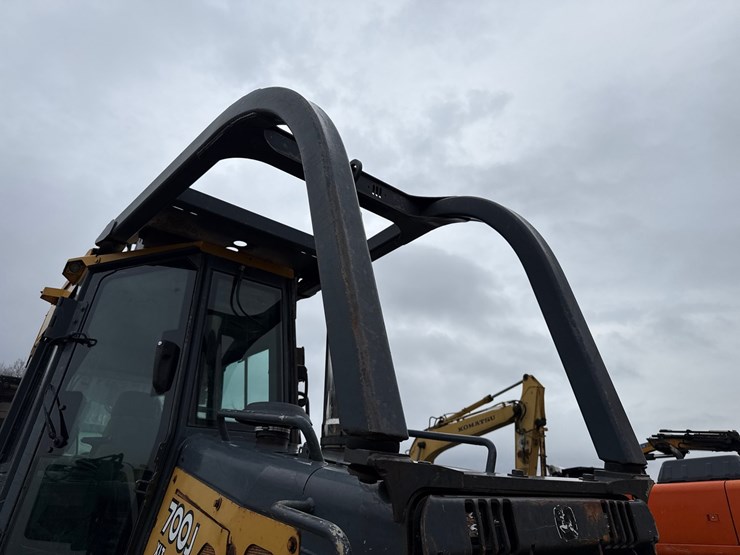 2005-deere-700j-xlt-image-10