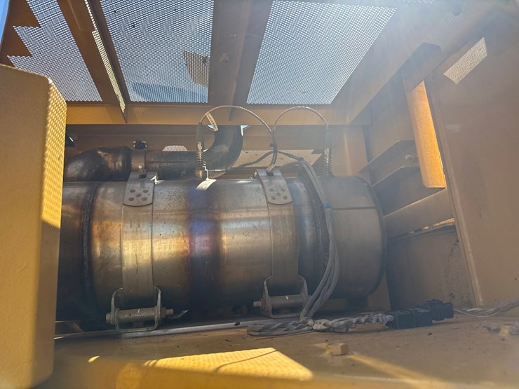 caterpillar-325-image-50