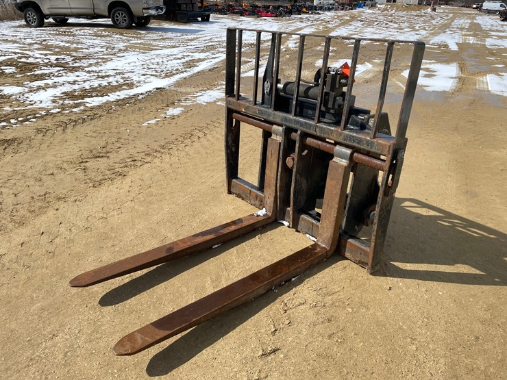 #7553-•-jlg-g5-telehandler-mast-and-forks-image-1