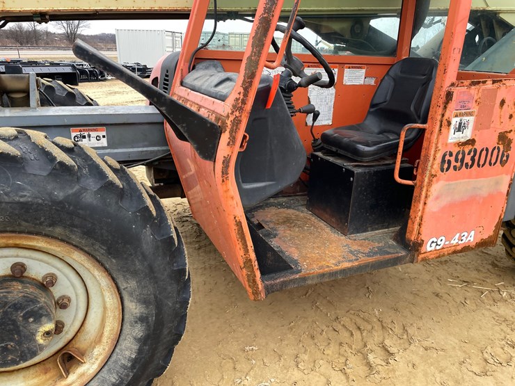 2005-jlg-g9-43a-image-10