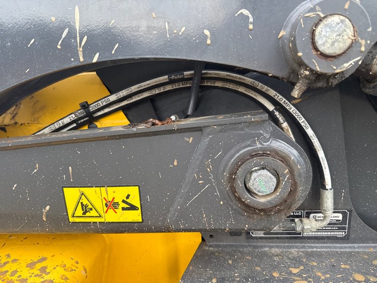 new-holland-l320-image-20