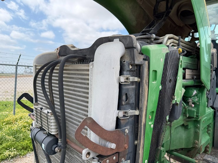 2010-john-deere-8270r-image-56