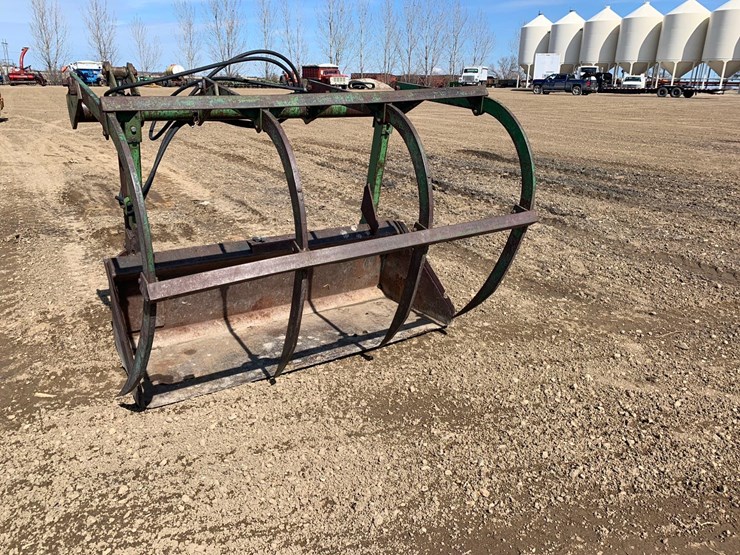 skid-steer-bucket-with-grapple-image-2