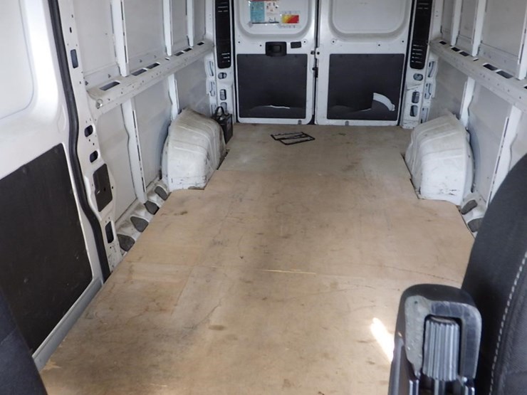 2018-dodge-3500-image-32