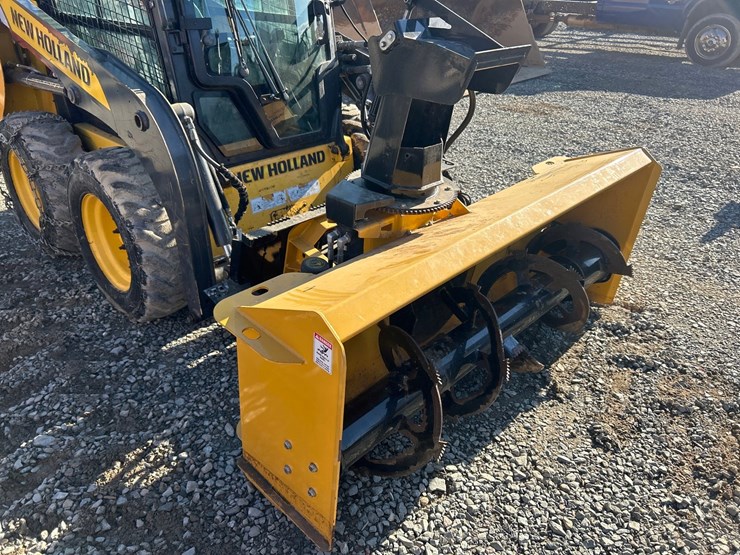 new-holland-l216-image-9