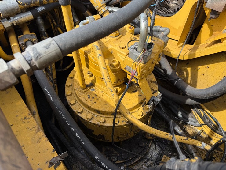 caterpillar-330d-image-68