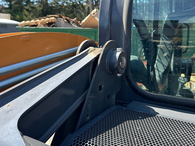 2023-case-tv450b-image-25