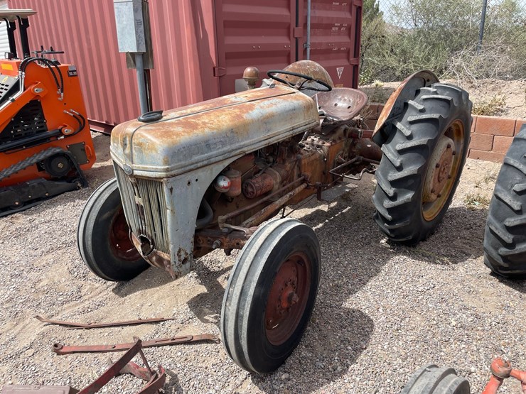 ford-tractor-image-1