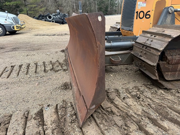 2016-case-1650m-image-9