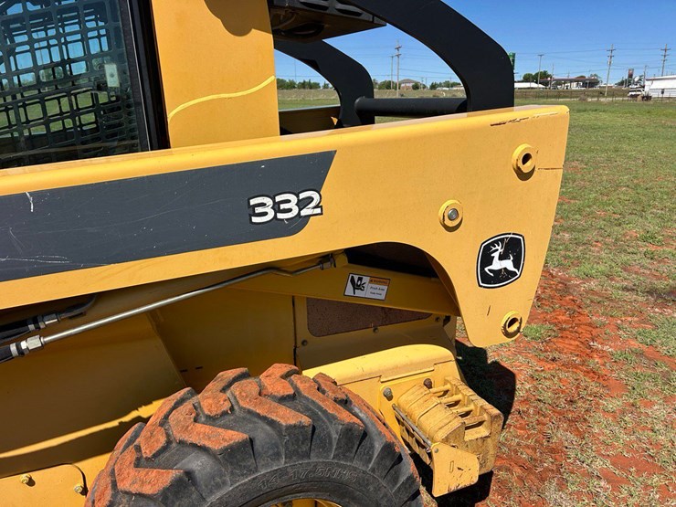2008-deere-332-image-29