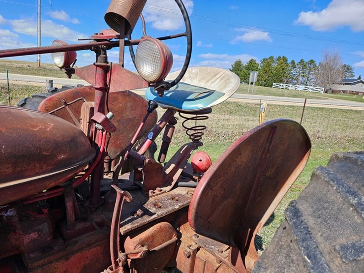 #526-•-farmall-h-tractor-image-31
