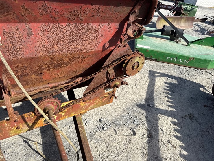 new-holland-331-image-4