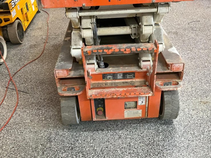 #423-•-2019-snorkel-19'-scissor-lift-image-7