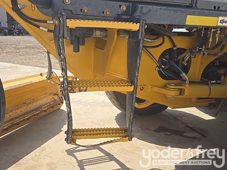 2019-deere-670g-image-99