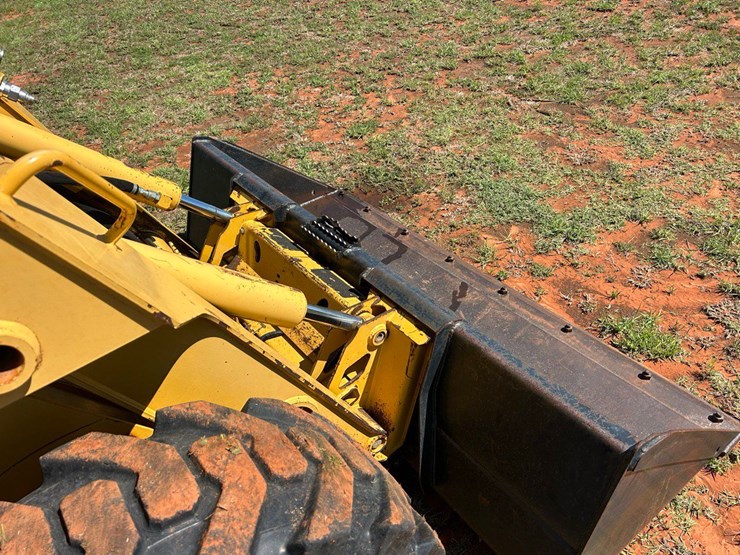 2008-deere-332-image-14