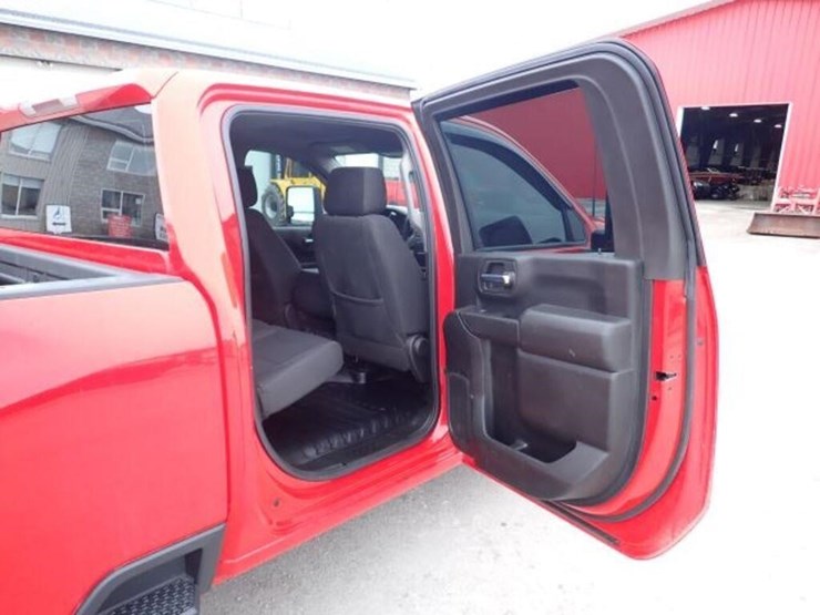 2022-chevrolet-2500hd-image-32