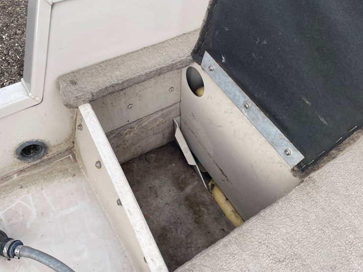 #2338-•-2002-crestliner-1650-fish-hawk-fishing-boat-(has-wi-title)-image-24